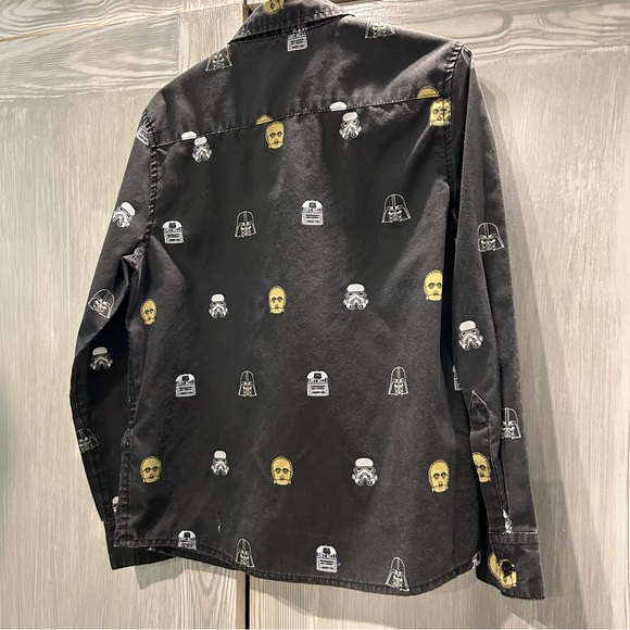 Preowned boys H&M  Star Wars buttonup shirt Size 7/8 black Darth Vader R2D2 C3P0 - Picture 1 of 6